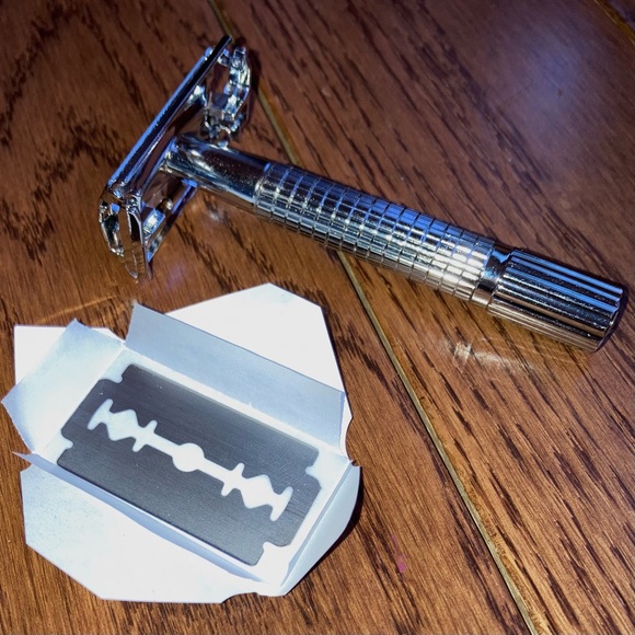 2 Safety Shaving Razor Sets Stainless Steel Shaver Each with 5 Refill Blades NIP - Picture 6 of 14